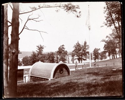 Vista della tomba originale di Grant nel Riverside Park, verso il fiume Hudson, New York, c.1893 da Byron Company
